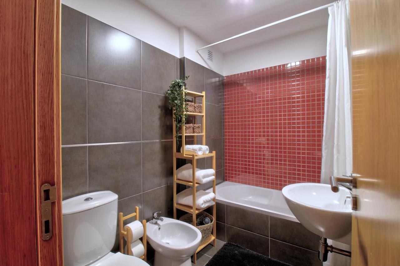 Spacious Terrace, Swimming Pool, Private Parking Olhao Exterior photo