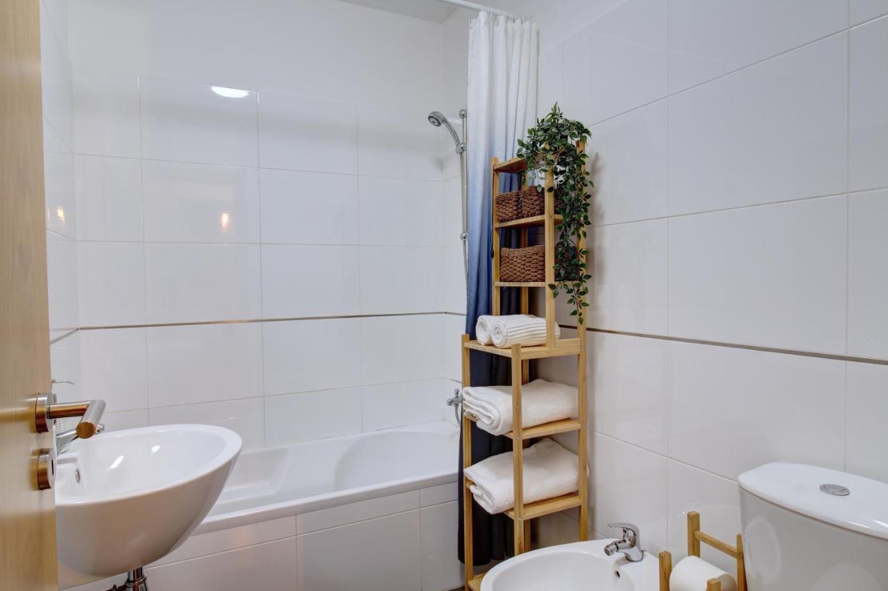 Spacious Terrace, Swimming Pool, Private Parking Olhao Exterior photo